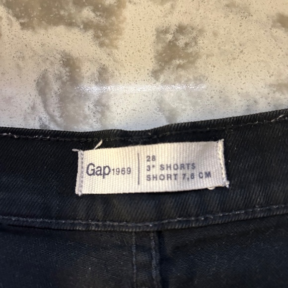 Gap Women’s Black Denim Shorts - Picture 2 of 6